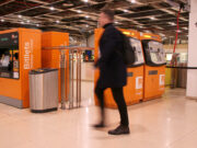 Els usuaris de Sants davant del caos de Rodalies: “De què serveix que sigui gratis si no torna a funcionar?”