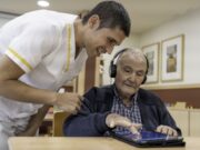 La humanització de les cures impulsa canvis en el sistema sanitari espanyol