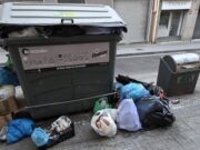 Veïns denuncien deixadesa en la neteja urbana de Viladecans