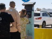 L’estacionament regulat torna a la platja de Viladecans amb l’arribada de l’estiu